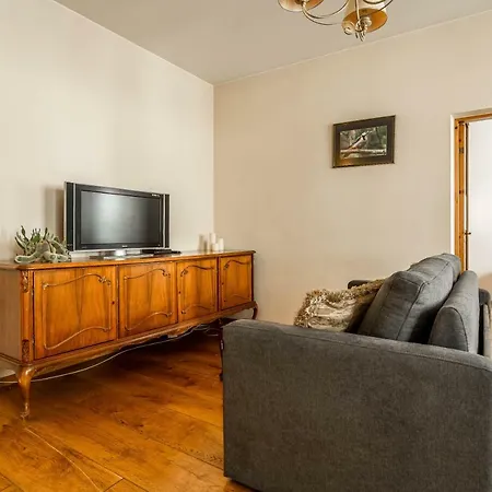 Cozy 2bdr Apt On Stikliu Str With Inner Yard S43 Apartment *