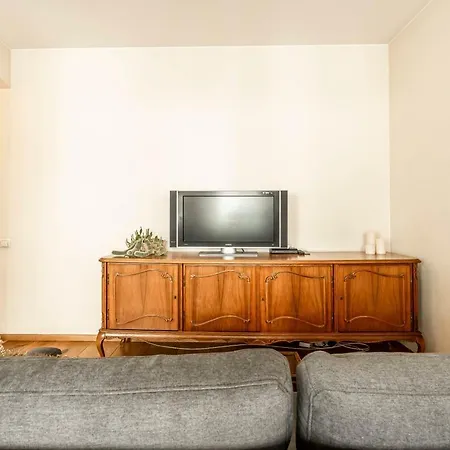 Apartment Cozy 2bdr Apt On Stikliu Str With Inner Yard S43